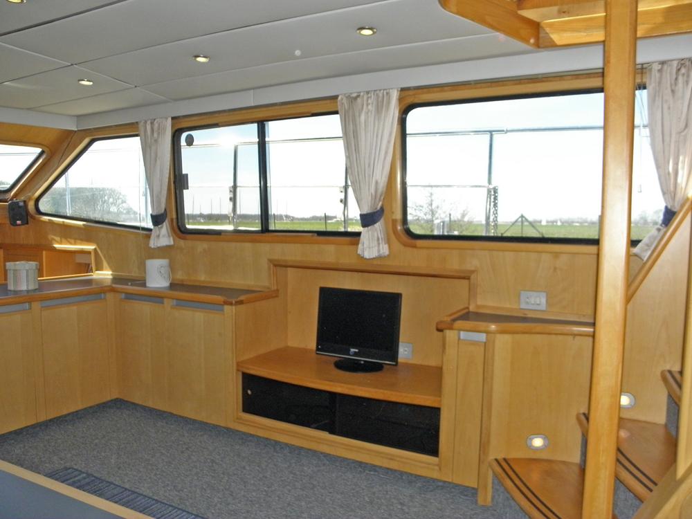 Saloon, Accommodation